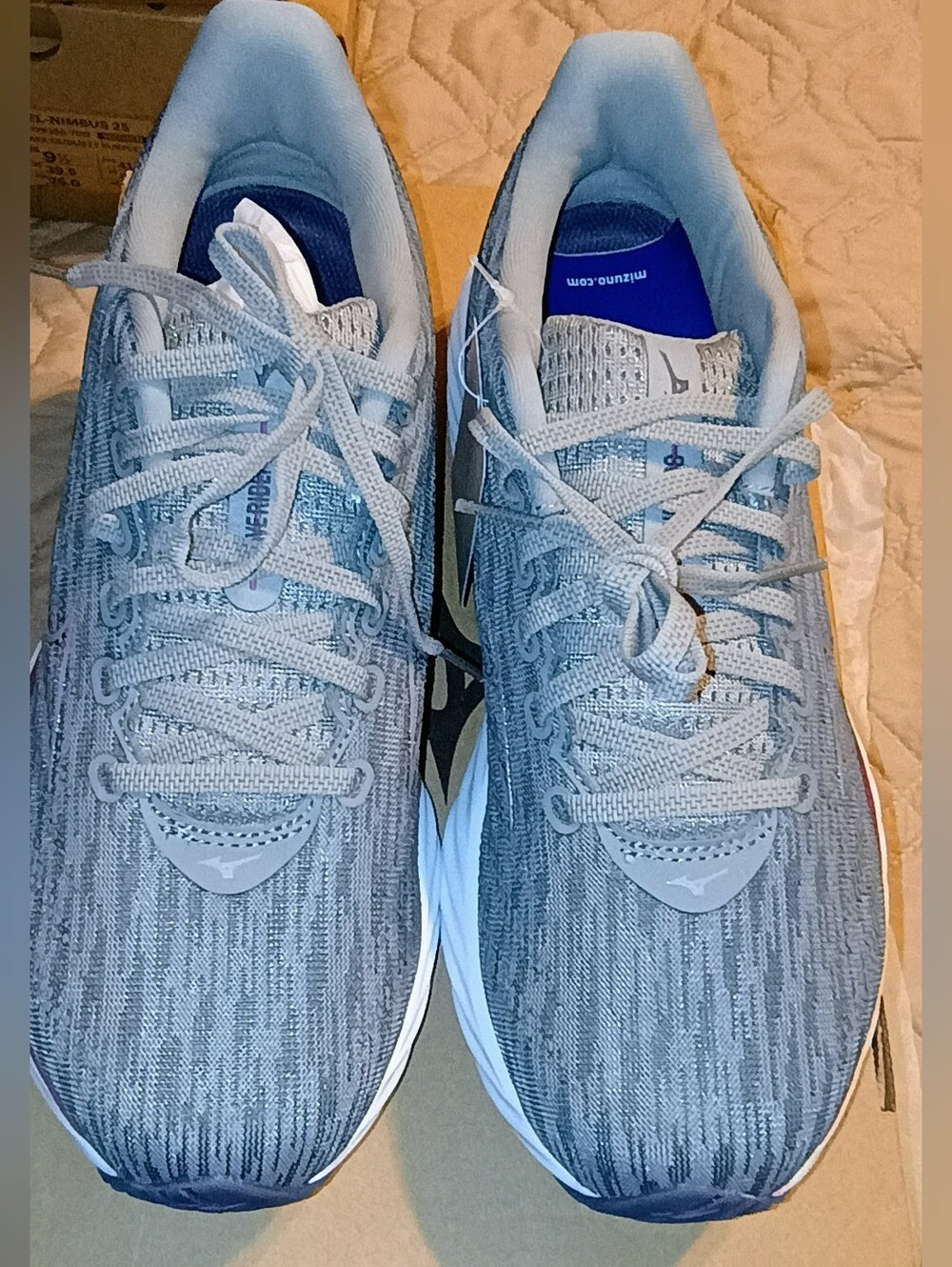 NWOT MIZUNO WOMEN'S Wave Rider 28 WOMEN'S SZ 9.5 Gray Athletic Running Shoes